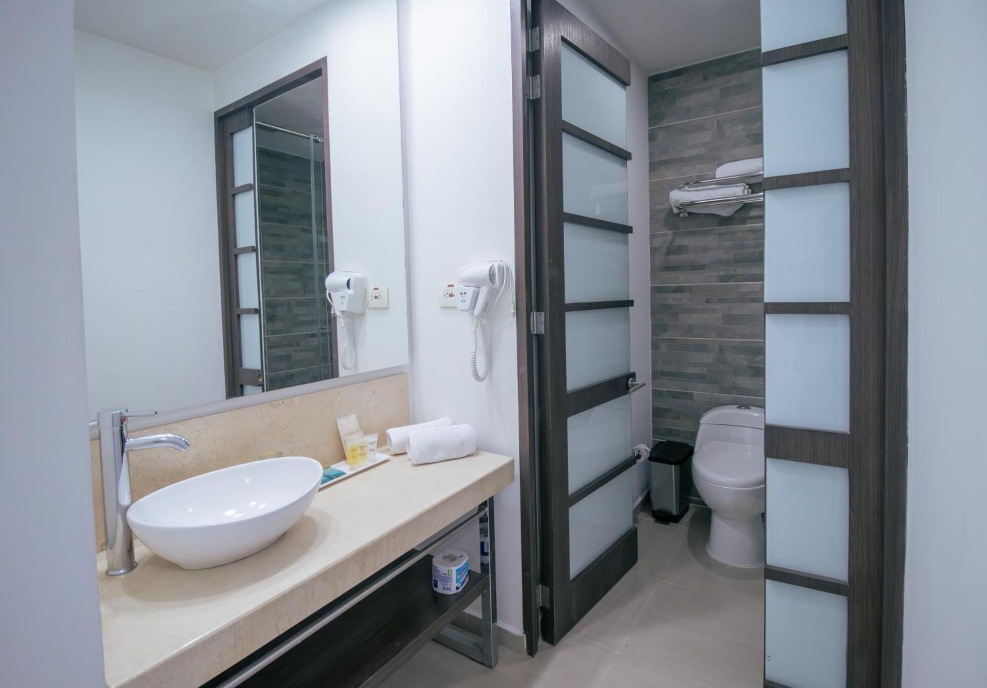 San Simon Hotel Pereira By Soratama المظهر الخارجي الصورة Bathroom